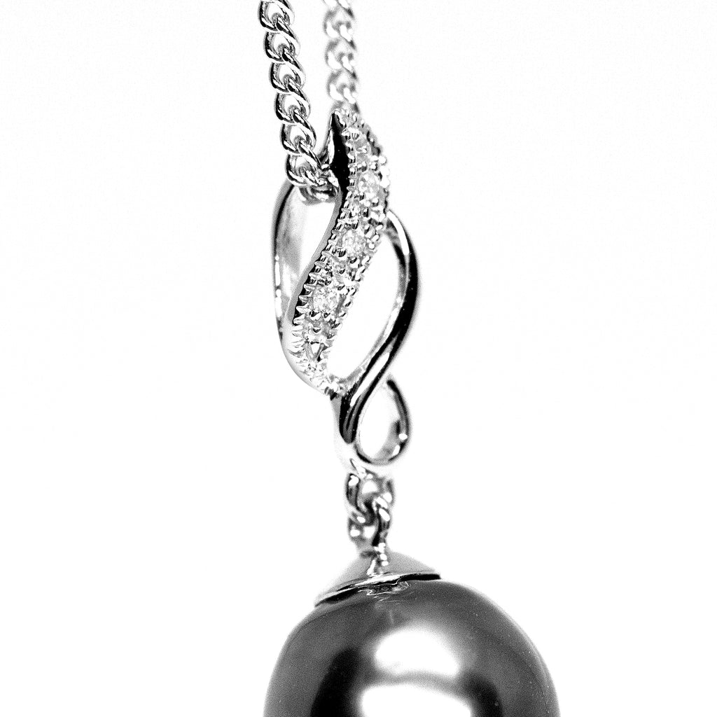“Doris, Tahitian Pearl & Diamond Pendant in 18K White Gold”