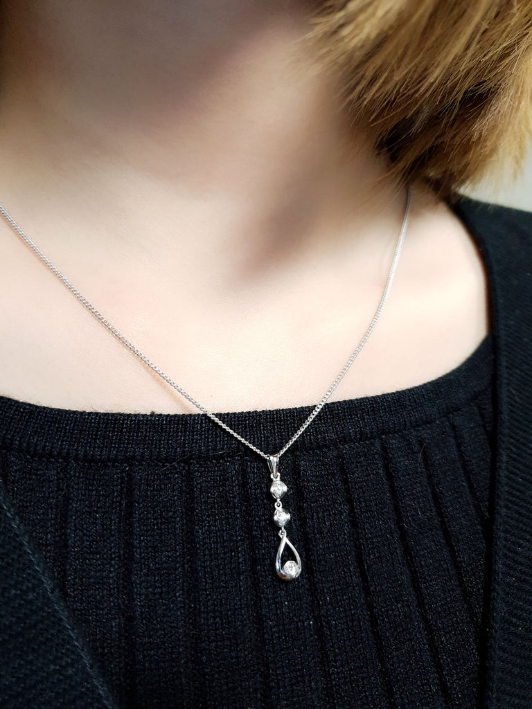 18K White Gold & Diamond Pendant